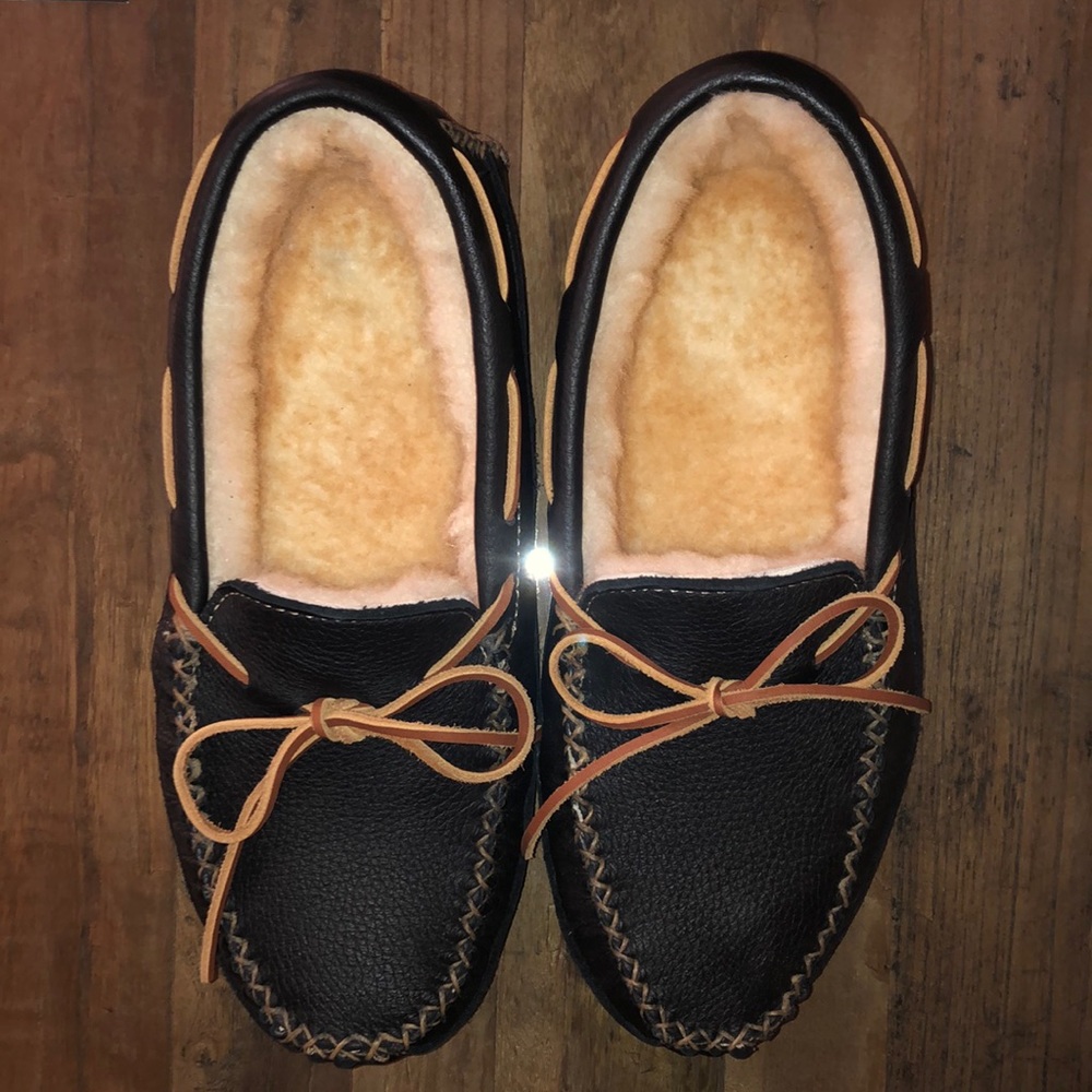 Mens Minnetonka size 9 .